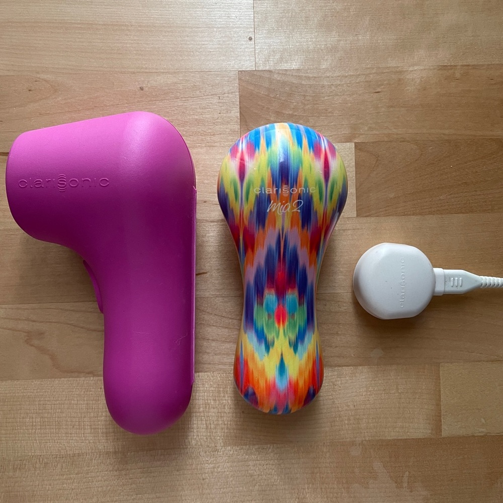 Clarisonic Mia 2 LIKE NEW Rainbow Limited Edition Face Brush